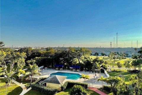 Condominio en venta en Hollywood, Florida, 2 dormitorios, 105.17 m2 № 2035123 - foto 27