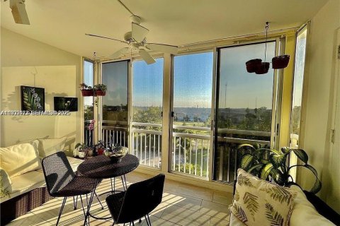 Condominio en venta en Hollywood, Florida, 2 dormitorios, 105.17 m2 № 2035123 - foto 13