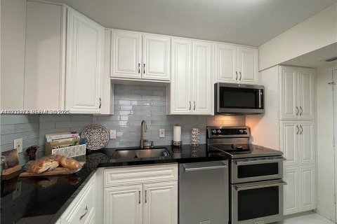 Condominio en venta en Hollywood, Florida, 2 dormitorios, 105.17 m2 № 2035123 - foto 9