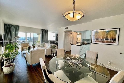 Condominio en venta en Hollywood, Florida, 2 dormitorios, 105.17 m2 № 2035123 - foto 15