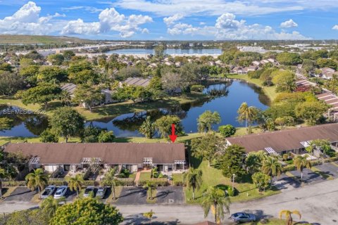 Villa ou maison à vendre à Deerfield Beach, Floride: 2 chambres, 111.48 m2 № 2000683 - photo 4