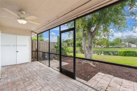 Villa ou maison à vendre à Deerfield Beach, Floride: 2 chambres, 111.48 m2 № 2000683 - photo 27