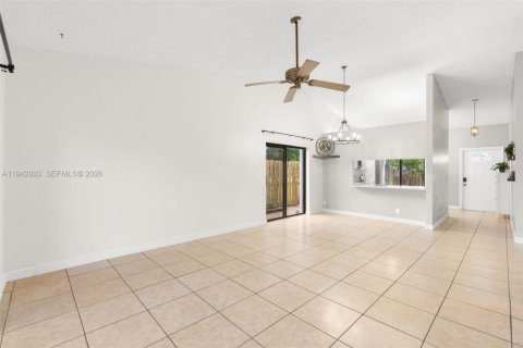 Villa ou maison à vendre à Deerfield Beach, Floride: 2 chambres, 111.48 m2 № 2000683 - photo 14