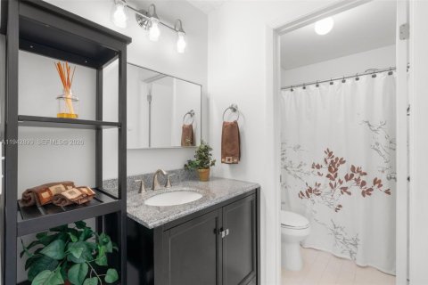 Villa ou maison à vendre à Deerfield Beach, Floride: 2 chambres, 111.48 m2 № 2000683 - photo 21