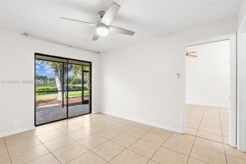 Villa ou maison à vendre à Deerfield Beach, Floride: 2 chambres, 111.48 m2 № 2000683 - photo 25