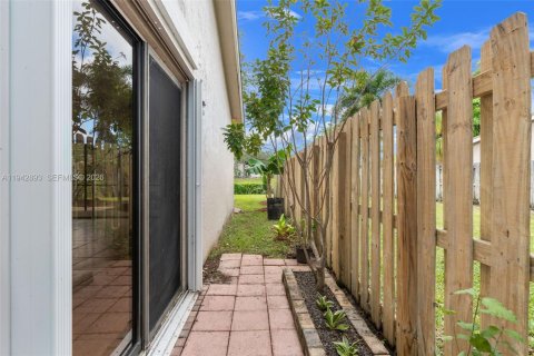 Villa ou maison à vendre à Deerfield Beach, Floride: 2 chambres, 111.48 m2 № 2000683 - photo 30