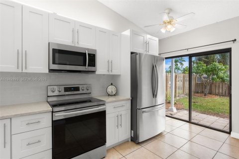 Villa ou maison à vendre à Deerfield Beach, Floride: 2 chambres, 111.48 m2 № 2000683 - photo 8