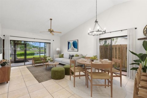 Villa ou maison à vendre à Deerfield Beach, Floride: 2 chambres, 111.48 m2 № 2000683 - photo 13