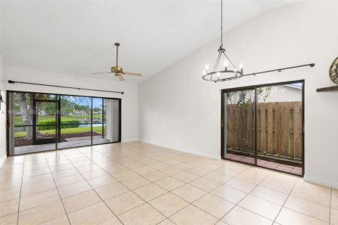 Villa ou maison à vendre à Deerfield Beach, Floride: 2 chambres, 111.48 m2 № 2000683 - photo 12