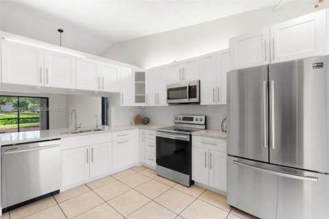 Villa ou maison à vendre à Deerfield Beach, Floride: 2 chambres, 111.48 m2 № 2000683 - photo 7