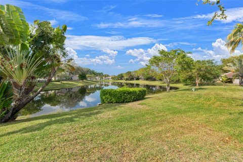 House in Deerfield Beach, Florida 2 bedrooms, 111.48 sq.m. № 2000683