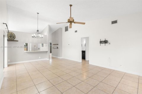 Villa ou maison à vendre à Deerfield Beach, Floride: 2 chambres, 111.48 m2 № 2000683 - photo 10