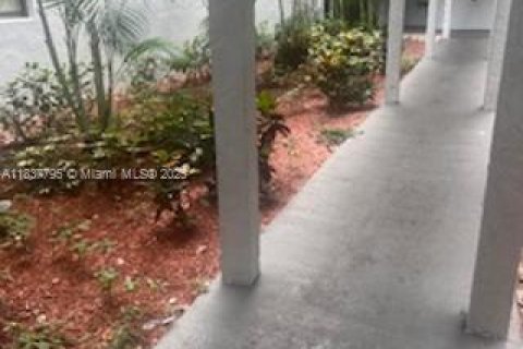 Снять в аренду кондоминиум в Уэст-Палм-Бич, Флорида 1 спальня, 72м2, № 1935593 - фото 5