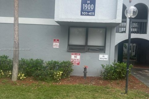 Снять в аренду кондоминиум в Уэст-Палм-Бич, Флорида 1 спальня, 72м2, № 1935593 - фото 1