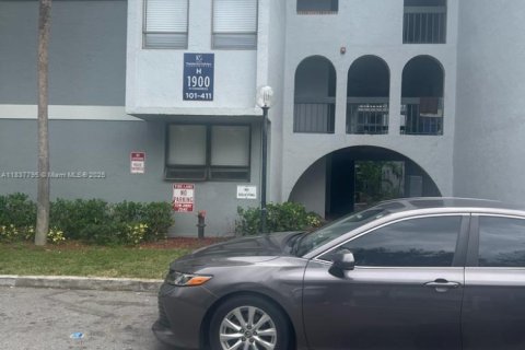 Снять в аренду кондоминиум в Уэст-Палм-Бич, Флорида 1 спальня, 72м2, № 1935593 - фото 2