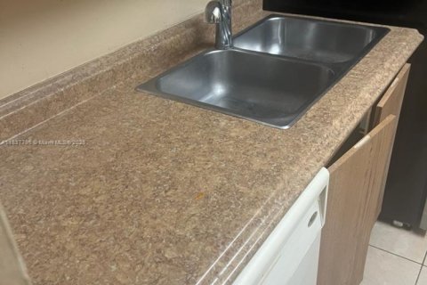 Снять в аренду кондоминиум в Уэст-Палм-Бич, Флорида 1 спальня, 72м2, № 1935593 - фото 17