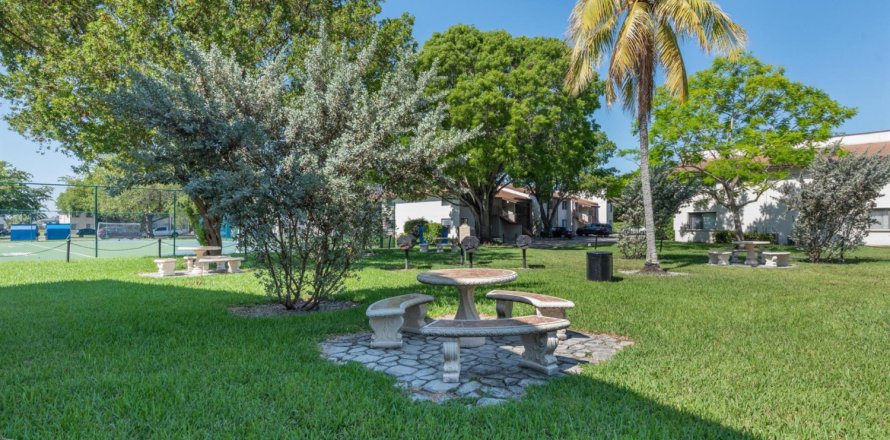 Condo in Margate, Florida, 2 bedrooms  № 945826