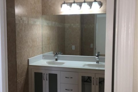 Condo in Sunrise, Florida, 2 bedrooms  № 2383209 - photo 6