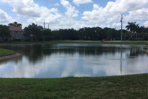 Condo in Sunrise, Florida, 2 bedrooms  № 2383209 - photo 15