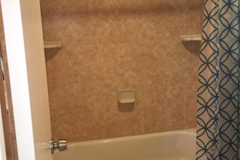 Condo in Sunrise, Florida, 2 bedrooms  № 2383209 - photo 9