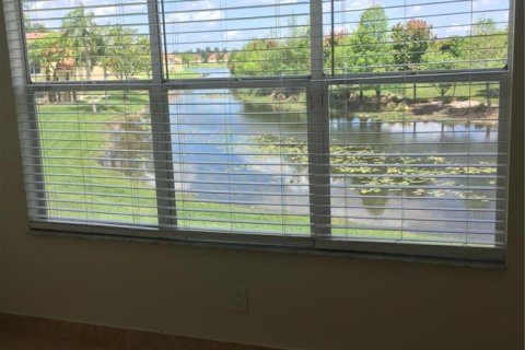 Condo in Sunrise, Florida, 2 bedrooms  № 2383209 - photo 10