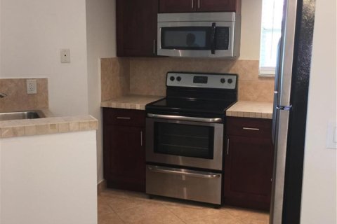 Condo in Sunrise, Florida, 2 bedrooms  № 2383209 - photo 4