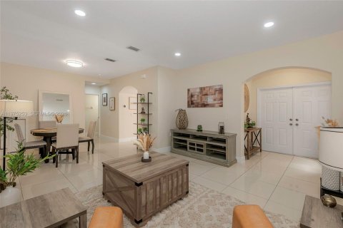 Copropriété à vendre à Miramar, Floride: 3 chambres, 142.14 m2 № 2041959 - photo 2