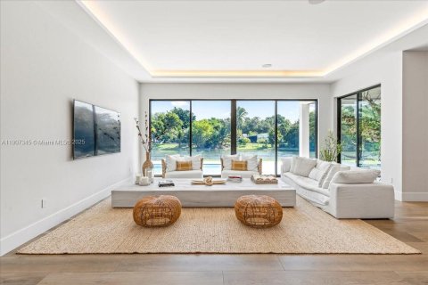 House in Pinecrest, Florida 6 bedrooms, 543.29 sq.m. № 1964413 - photo 19