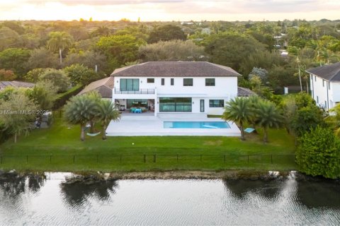 House in Pinecrest, Florida 6 bedrooms, 543.29 sq.m. № 1964413 - photo 2