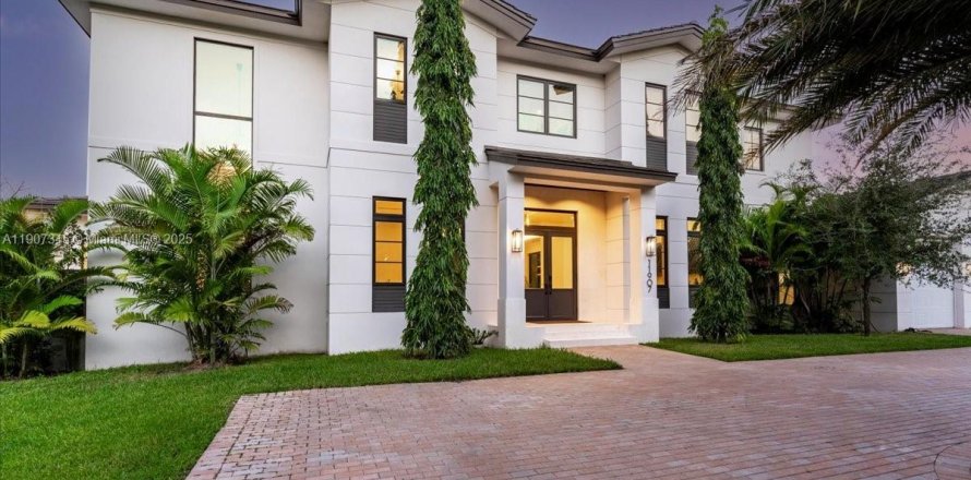 House in Pinecrest, Florida 6 bedrooms, 543.29 sq.m. № 1964413