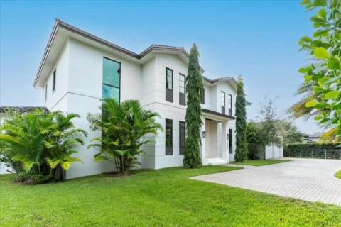 House in Pinecrest, Florida 6 bedrooms, 543.29 sq.m. № 1964413 - photo 9