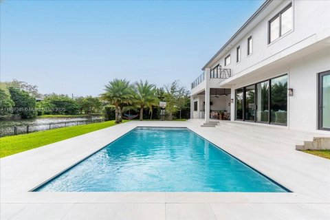 House in Pinecrest, Florida 6 bedrooms, 543.29 sq.m. № 1964413 - photo 5