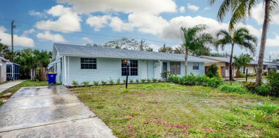 Apartment in Jensen Beach, Florida 3 bedrooms, 99.68 sq.m. № 2400017