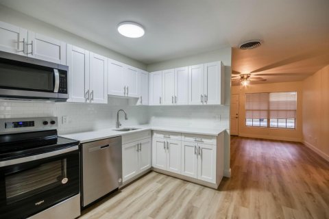 Apartment in Jensen Beach, Florida 3 bedrooms, 99.68 sq.m. № 2400017 - photo 3