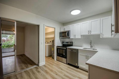 Apartment in Jensen Beach, Florida 3 bedrooms, 99.68 sq.m. № 2400017 - photo 2