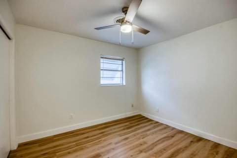 Apartment in Jensen Beach, Florida 3 bedrooms, 99.68 sq.m. № 2400017 - photo 8