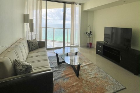 Condominio en alquiler en Sunny Isles Beach, Florida, 1 dormitorio, 92.9 m2 № 1958941 - foto 3