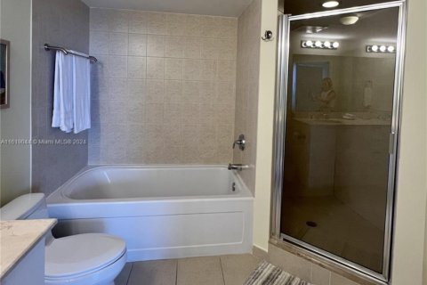 Condominio en alquiler en Sunny Isles Beach, Florida, 1 dormitorio, 92.9 m2 № 1958941 - foto 24