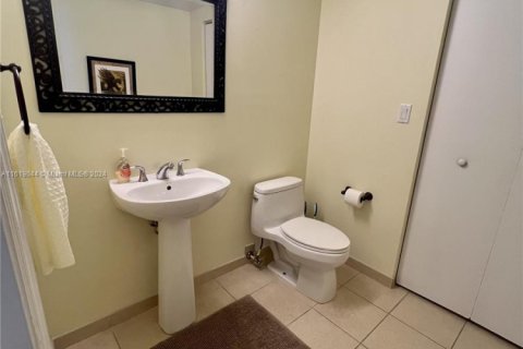 Condominio en alquiler en Sunny Isles Beach, Florida, 1 dormitorio, 92.9 m2 № 1958941 - foto 25