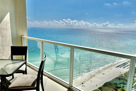 Condominio en alquiler en Sunny Isles Beach, Florida, 1 dormitorio, 92.9 m2 № 1958941 - foto 1