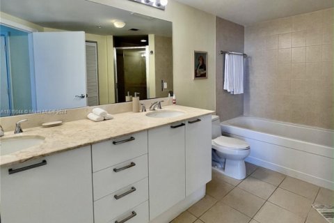 Condominio en alquiler en Sunny Isles Beach, Florida, 1 dormitorio, 92.9 m2 № 1958941 - foto 23