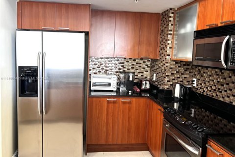 Condominio en alquiler en Sunny Isles Beach, Florida, 1 dormitorio, 92.9 m2 № 1958941 - foto 17