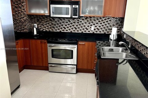 Condominio en alquiler en Sunny Isles Beach, Florida, 1 dormitorio, 92.9 m2 № 1958941 - foto 16