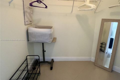 Condominio en alquiler en Sunny Isles Beach, Florida, 1 dormitorio, 92.9 m2 № 1958941 - foto 22