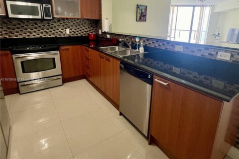 Condominio en alquiler en Sunny Isles Beach, Florida, 1 dormitorio, 92.9 m2 № 1958941 - foto 14