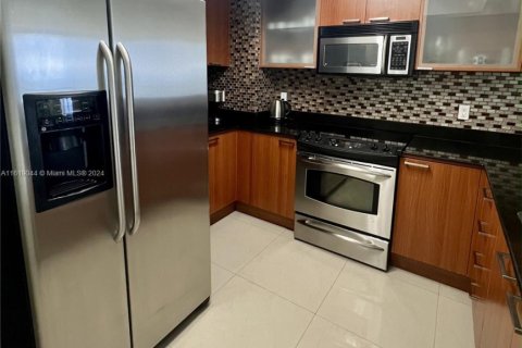 Condominio en alquiler en Sunny Isles Beach, Florida, 1 dormitorio, 92.9 m2 № 1958941 - foto 15