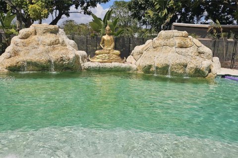 Casa en venta en Miami, Florida, 3 dormitorios, 294.31 m2 № 2079770 - foto 27