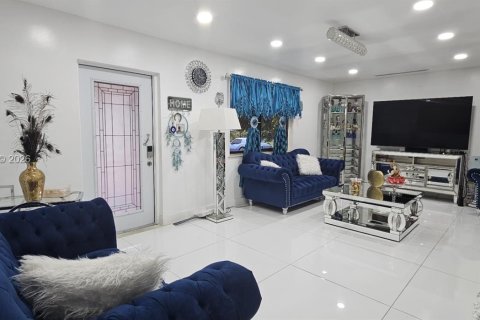 Casa en venta en Miami, Florida, 3 dormitorios, 294.31 m2 № 2079770 - foto 12