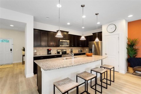 Townhouse in Kissimmee, Florida 5 bedrooms, 210.42 sq.m. № 2207691 - photo 4