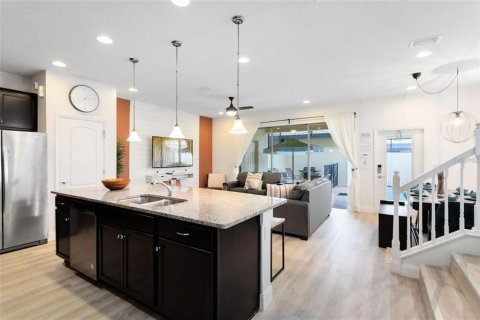 Townhouse in Kissimmee, Florida 5 bedrooms, 210.42 sq.m. № 2207691 - photo 5